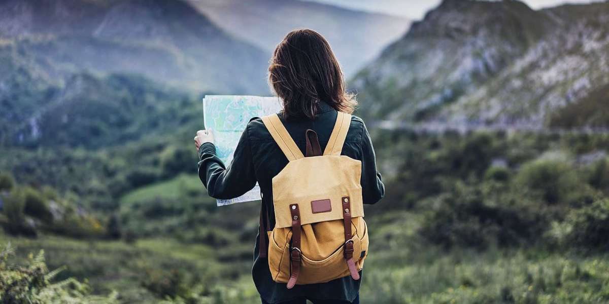 Solo Female Traveler: The Ultimate Guide